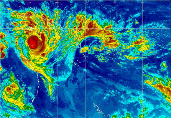 Category 4-5 Cyclone Yasi 2nd Jan 11.18am 2011(3)